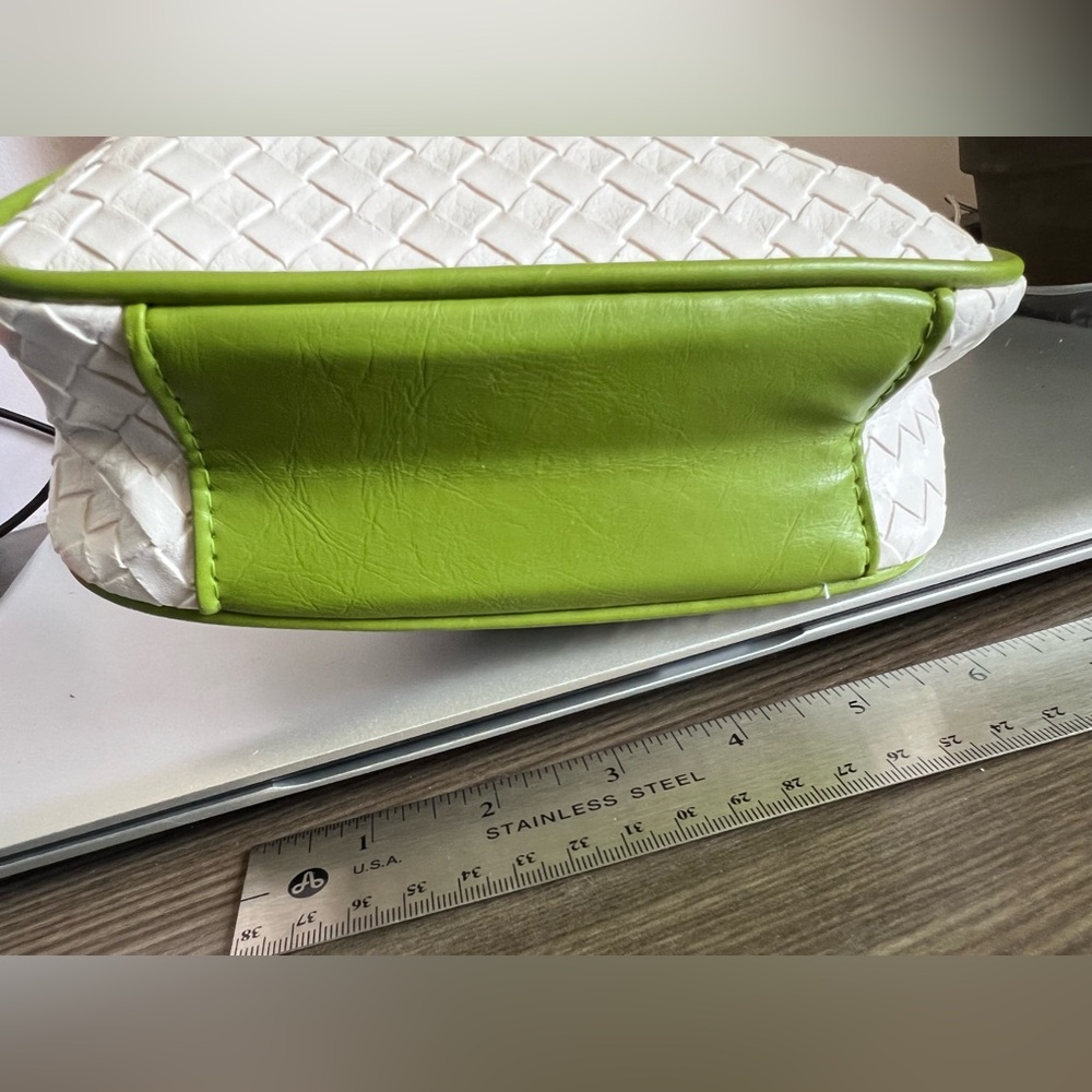 Eminence cosmetic bag come with Clinique lipstick & primer - Picture 2 of 8